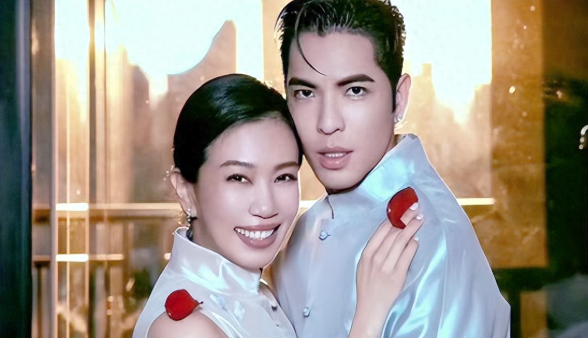 结婚2年，萧敬腾称婚姻“很恶心”，向太爆猛料：林有慧不简单