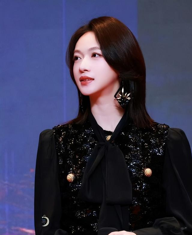 于正爆料吴谨言被换角：半年苦熬只拿5000块，背后女星是谁？