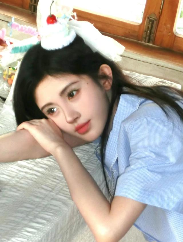 鞠婧祎蓝色衬衫套装