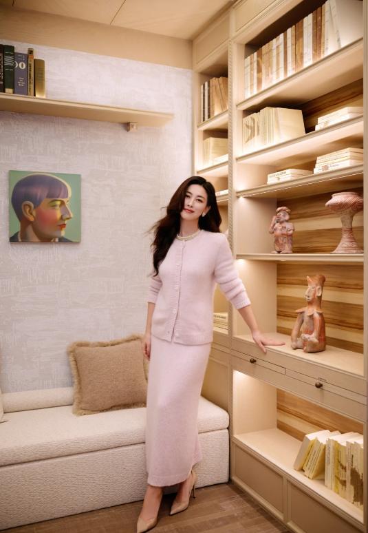 朱珠看房笑容满面！花千万买豪宅新家布置好有品，一家三口很满意