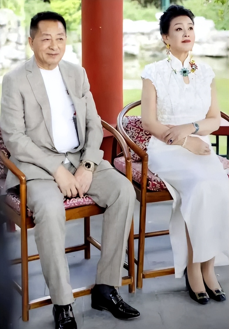 汪小菲丈母娘从早忙到晚!兰姐夸赞亲家特别好,爷爷也抢着带俩娃