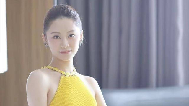 TVB力捧女星炮轰“黑粉”，晒18岁美照力证自己