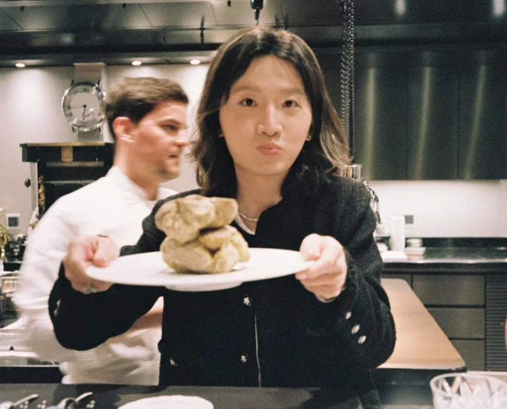 好利来大公子穿女装引炸锅！曾恋周扬青反差太大！