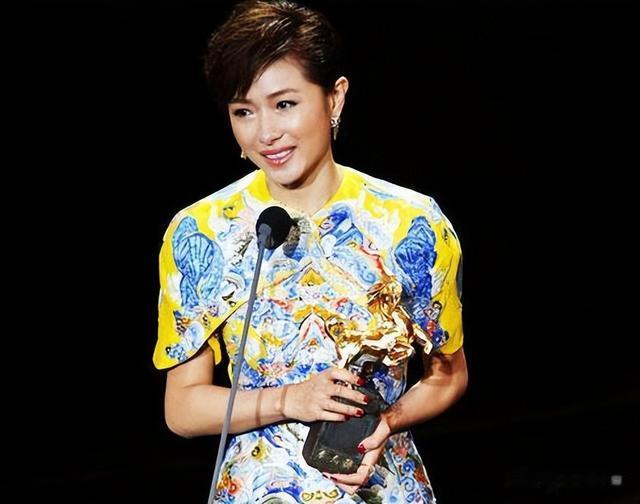 明明很想红,却装的“人淡如菊”,这4位心口不一的女星实在虚伪