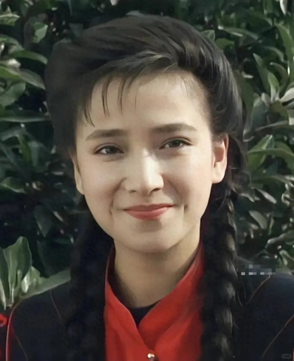 61岁何晴离世！儿子24岁，知情人爆患脑瘤多年，癌症恶化无法手术