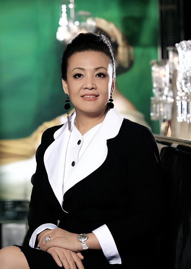 张兰承认有1事瞒了汪小菲20多年,大S走后不到一个月,她和盘托出