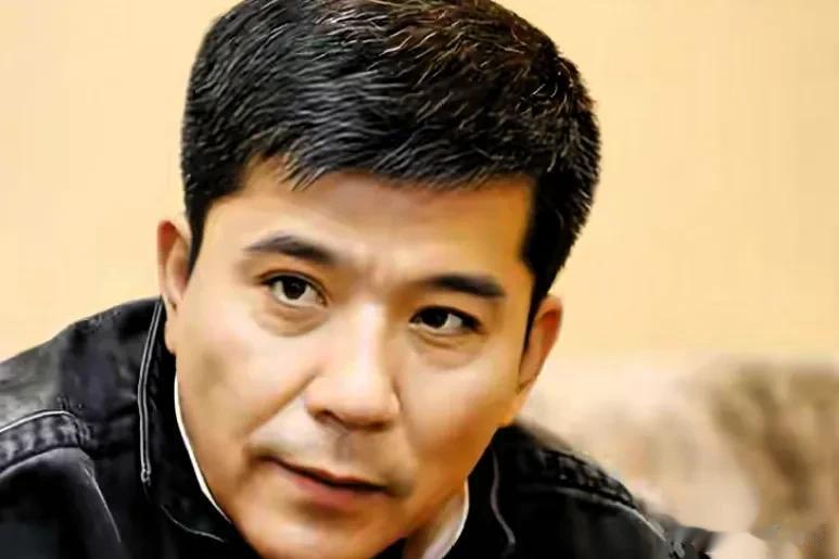 长得太帅被张艺谋拒绝,结婚40年零绯闻,为爱丁克70岁无儿无女