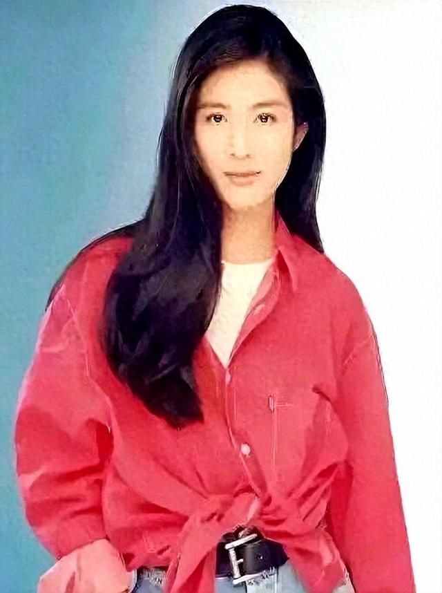 杨采妮参加第27届台北电影节!骨瘦如柴牙齿像假的,变化太大了