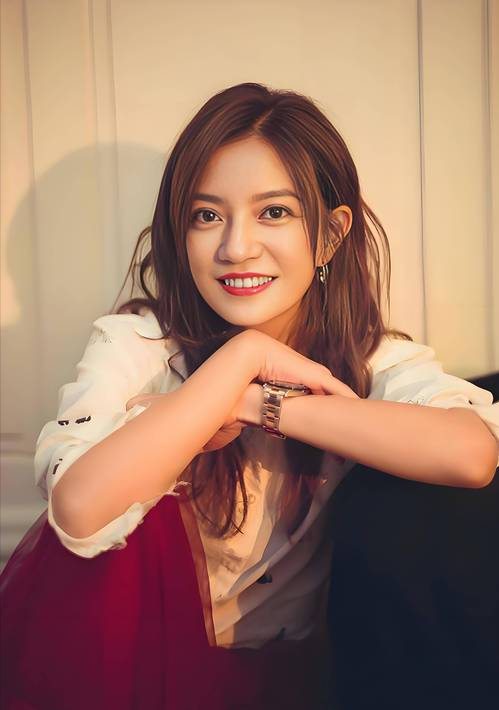 复出无望!49 岁赵薇近况再曝:事业婚姻全失败,头发剪短苍老憔悴