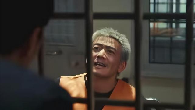 没想到，丑闻缠身，被嘲油腻的杨烁，竟然在42岁又开始走上披路了