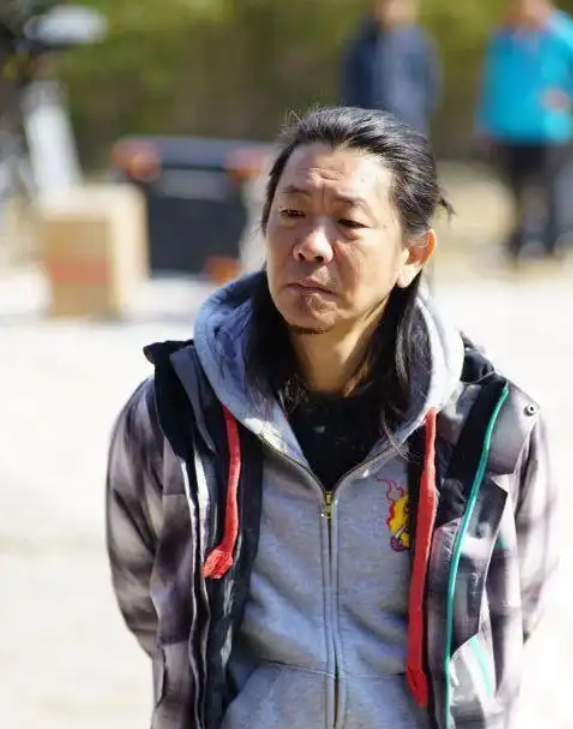 结婚10年被丈夫绿8次！最后出轨蒋勤勤，43岁留下7字遗言自杀