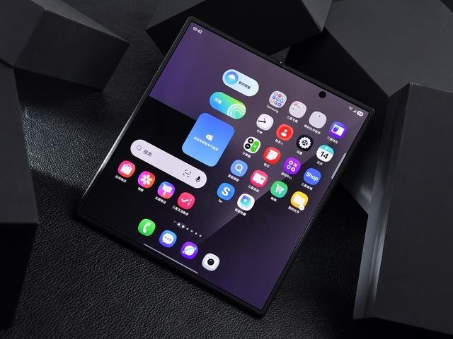 不约而同的9mm时代,为什么大折叠都在使劲做薄?