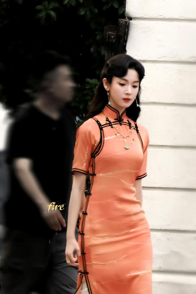 陈瑶《老九门2》三套旗袍造型惊艳亮相，是你心中的霍当家吗？