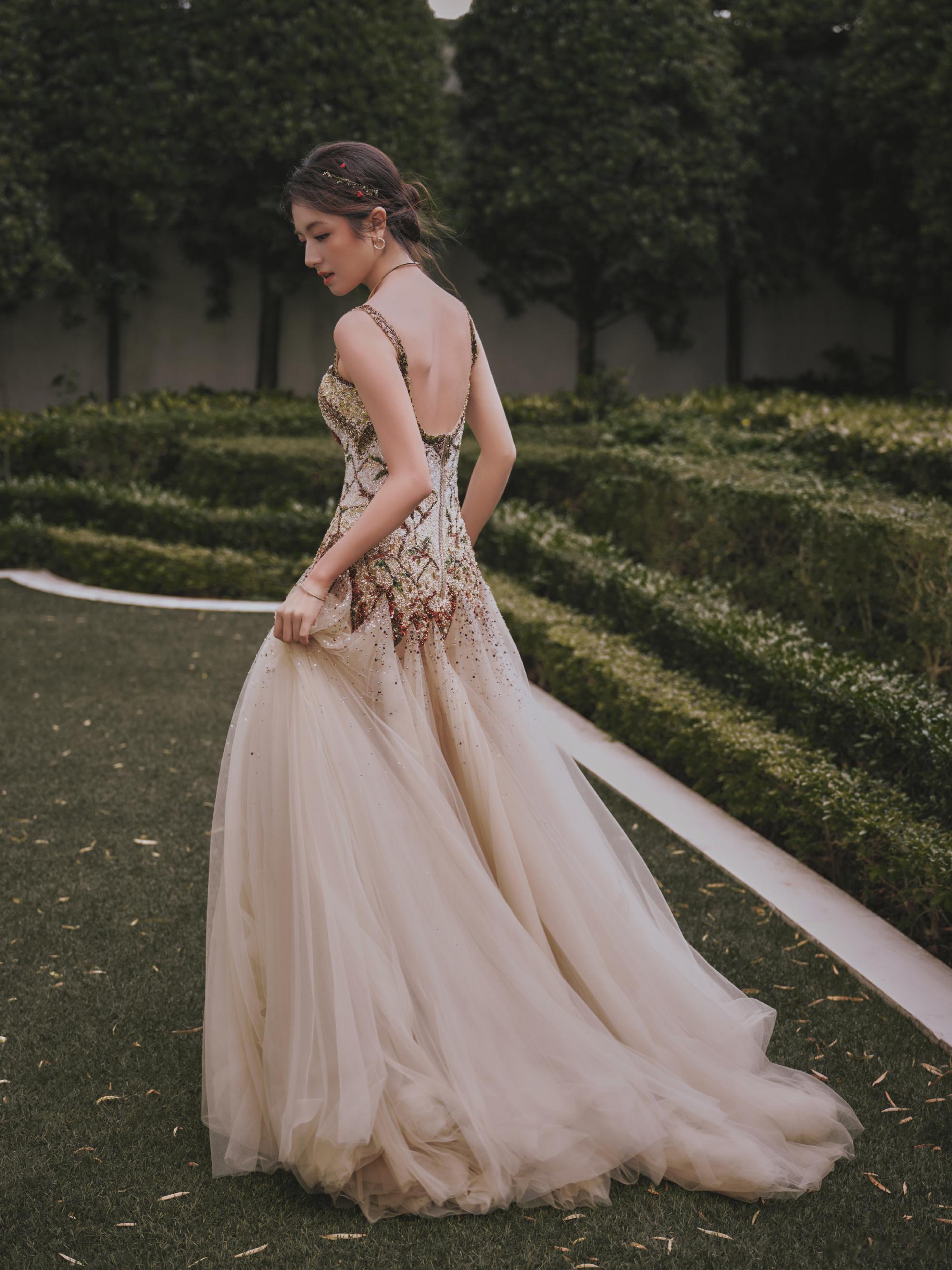 李兰迪闪亮鲜花抹胸礼裙