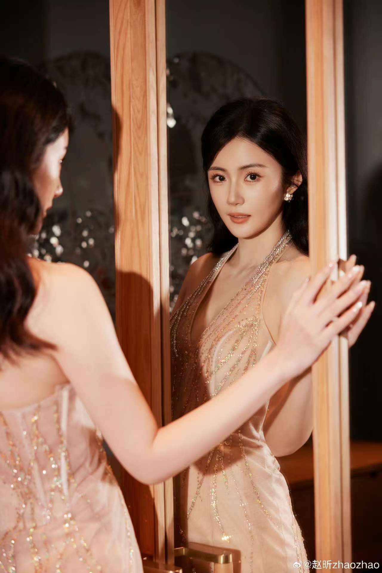 【粉纱羽裙,每一帧都是极致的优雅】——赵昕