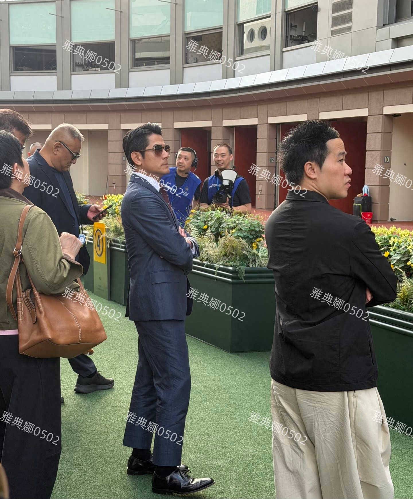 郭富城虽然不高，但也不会像黄晓明头发吹老高穿厚底鞋清爽又年轻