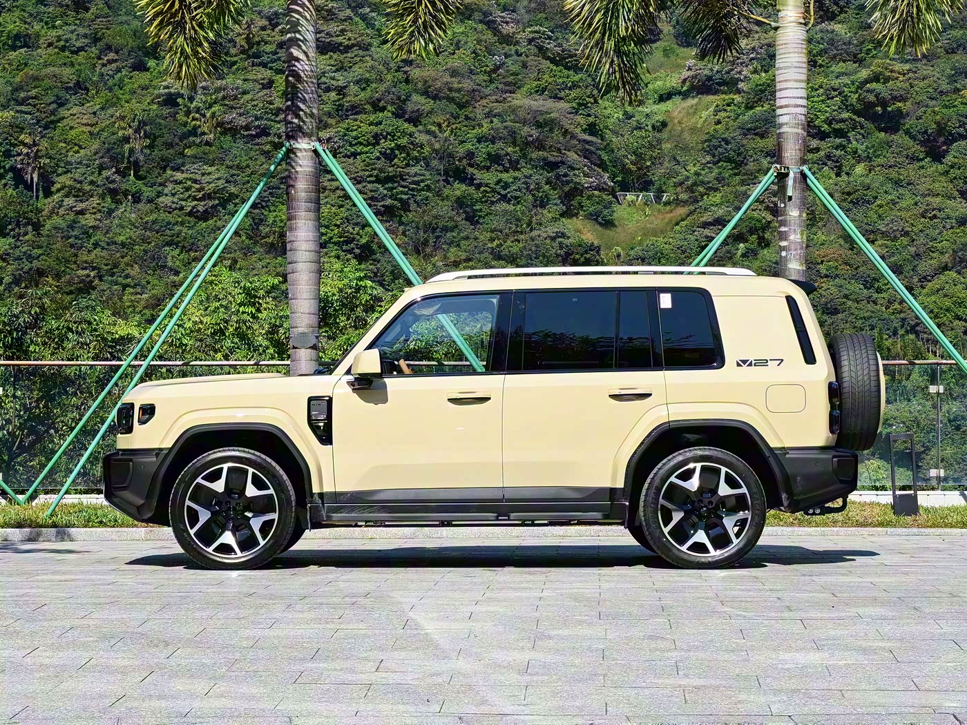 全新旗舰车型V27将于广州车展首秀,外观酷似路虎卫士,车长超5米