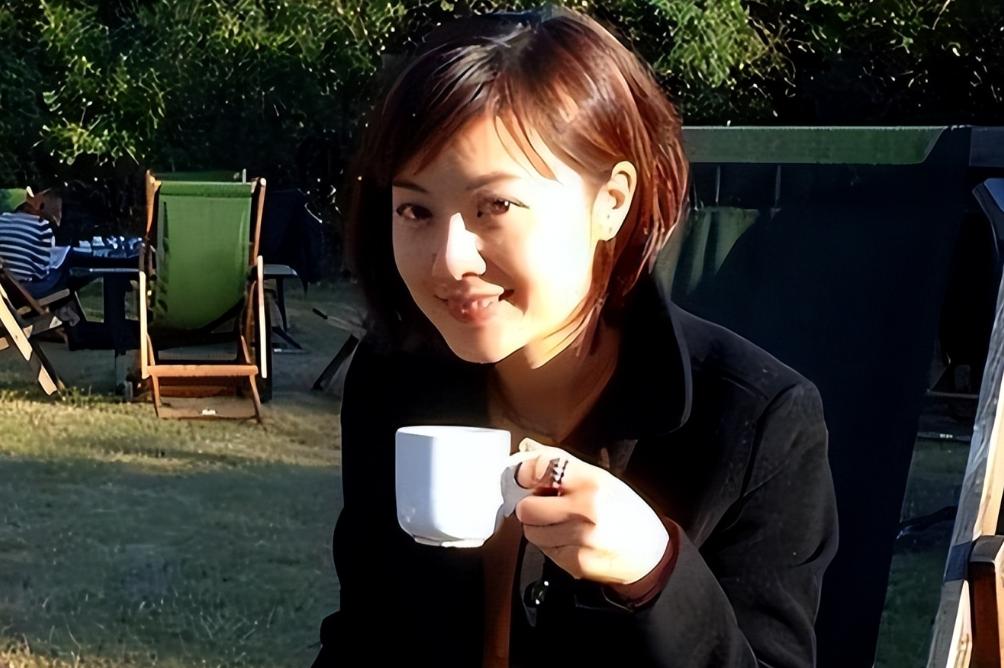 原来早已不是中国籍,被老外\玩腻\后回国捞金的姜丰,如今过得怎样