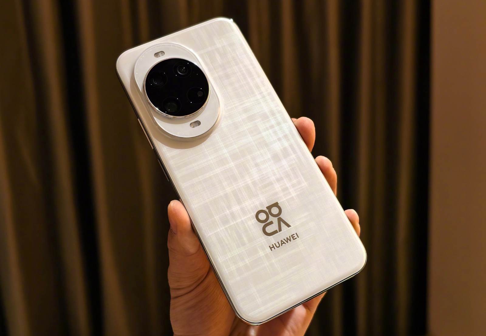 華為沖銷量！麒麟芯片+100倍變焦+雙衛星通信，512GB不到四千元