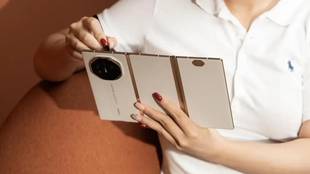 体验了一周华为Mate XTs，我看到了手机、平板与PC的融合