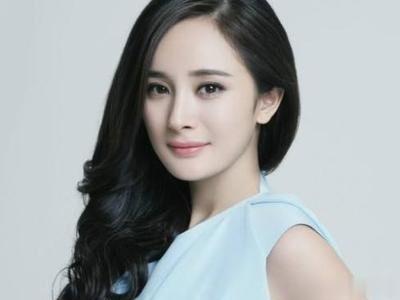 杨幂穿睡衣回国引热议：是随性真我，还是明星特权？