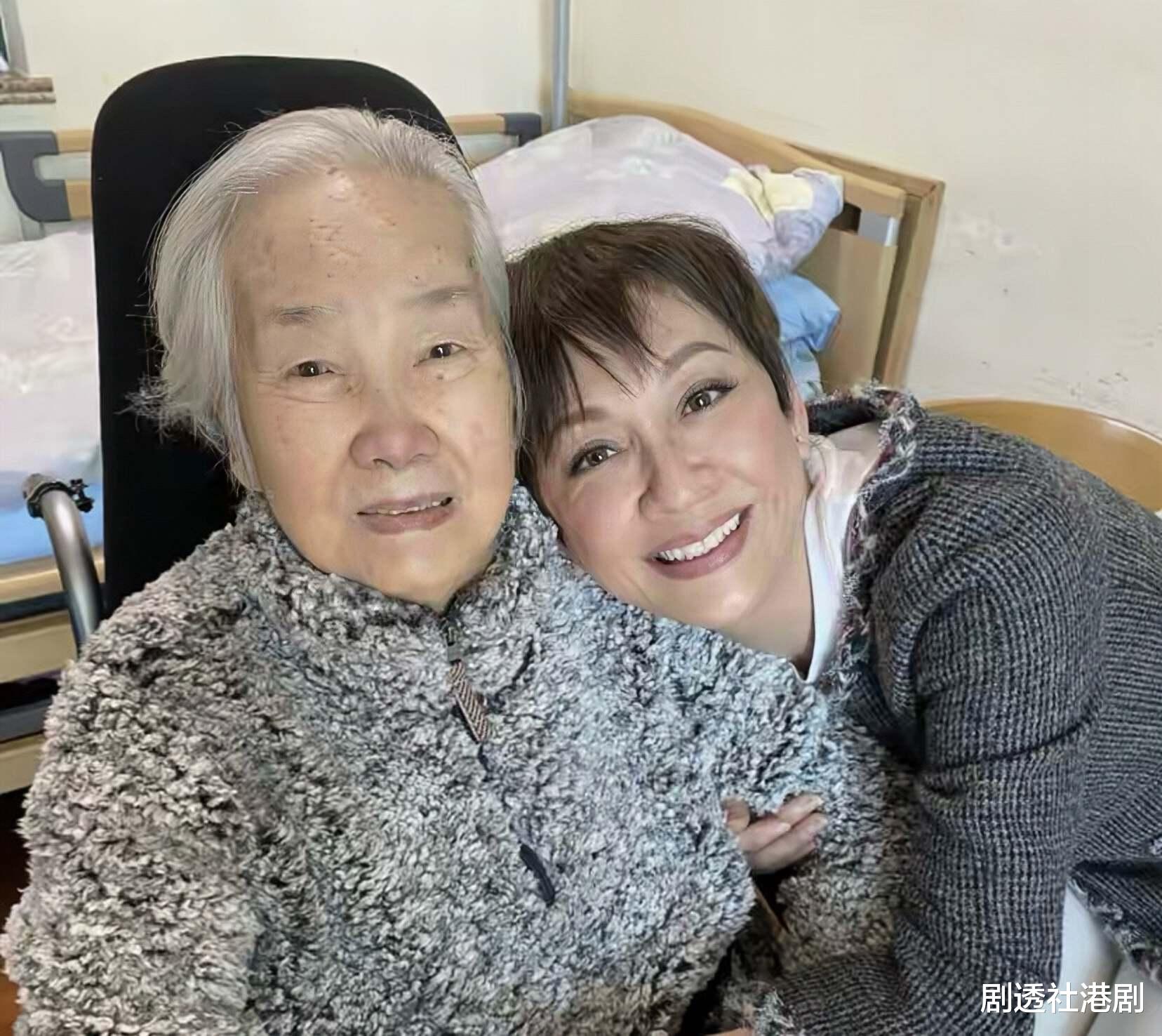 一路走好！香港资深演员离世终年93岁，和初恋男友结婚70年恩爱如初