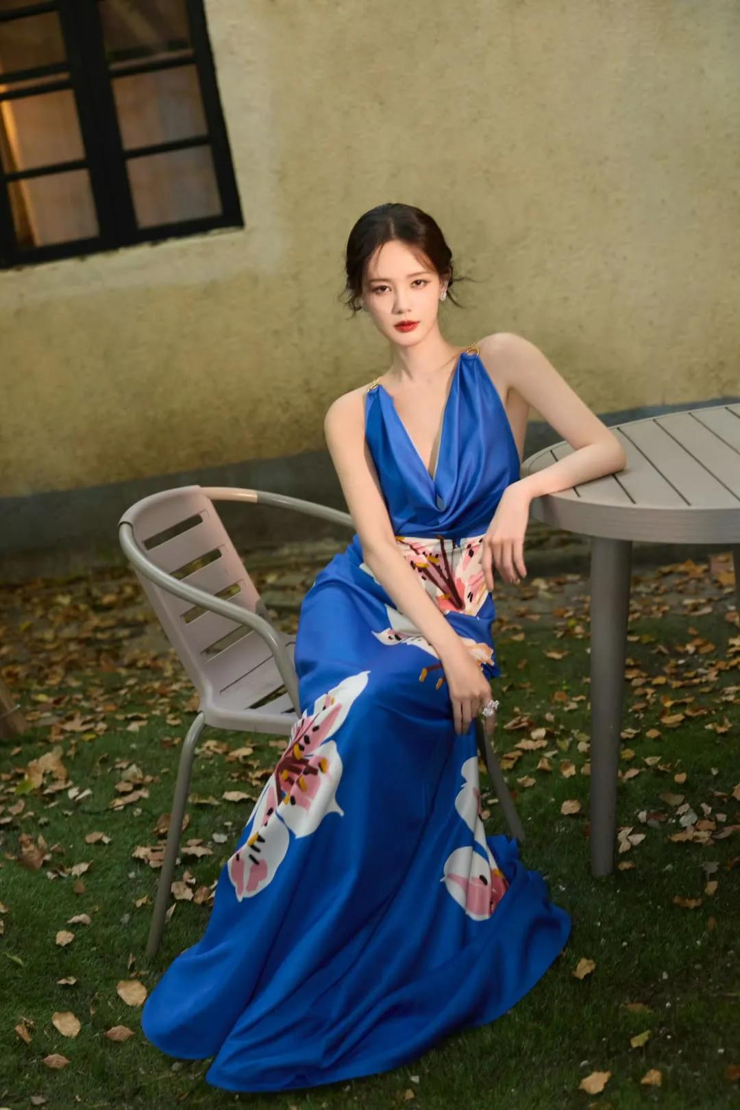 李一桐：飞机上脱鞋引热议，私下竟是这样真实可爱的女神