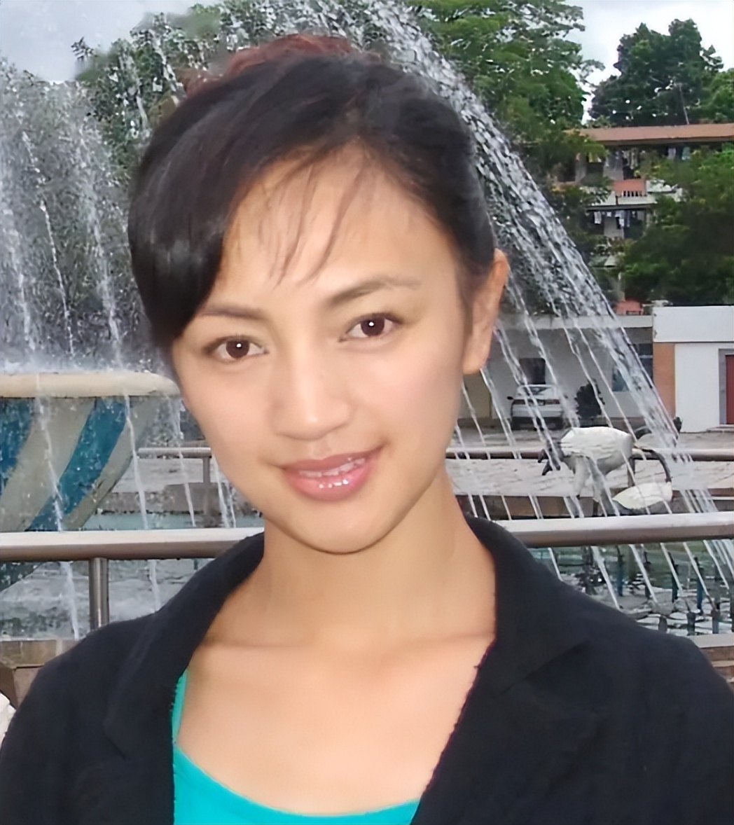 她曾被陈坤陆毅追求，最后却嫁给\丑丈夫\,48岁手握大半个娱乐圈