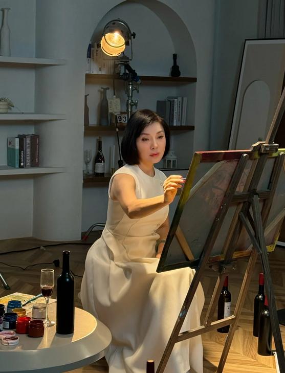 出轨整容医生,转移前夫财产12亿,如今顶着“硅胶脸”没人认识