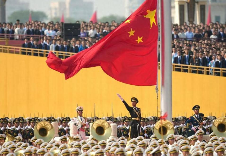 被央视怒批、脑袋空空,德不配位,难怪阅兵从不邀请“流量”明星