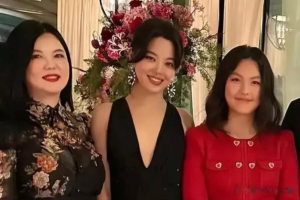 李湘女儿这哪像16岁，我看像46岁中年女性