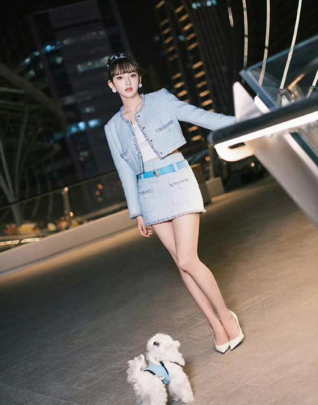 程潇超短小香风魅力爆表，粉丝们要被迷倒了！