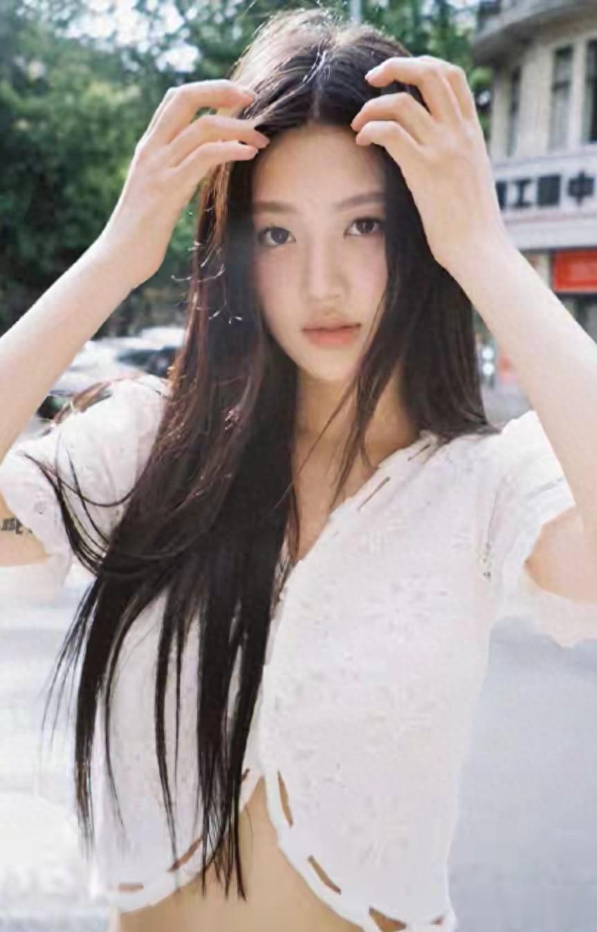 上海戏院校花 陈沐瑶 美貌简直火爆 ,脸庞如花似玉红唇含笑 气质超众