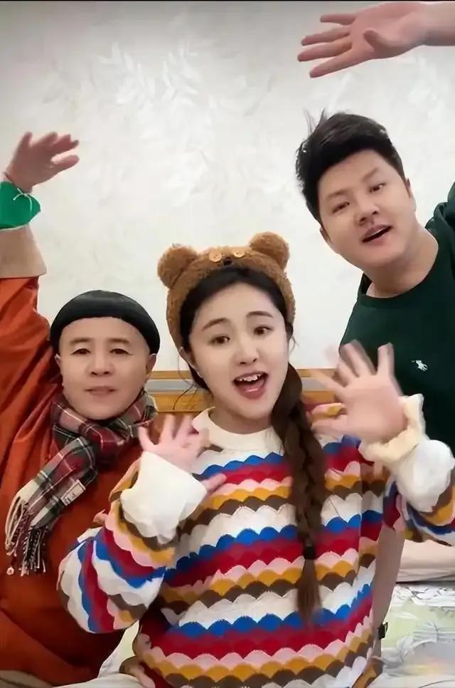 央视退休主持人王宁疑日本做大血净,腹部突出明显,脸肿面色发暗