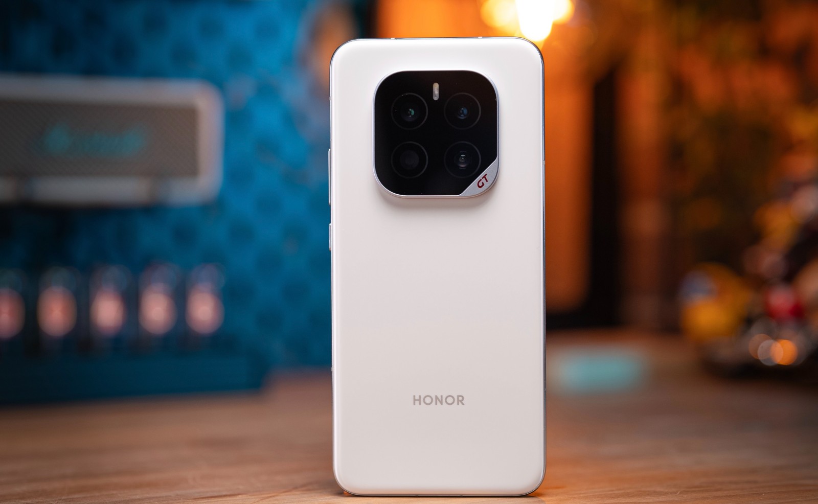 拿下3000元档性价比第一!多个版本卖到“断货”,这款手机值得买