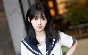 他的白月光回国，他跟我分手，后来他求复合，还说要给我月入十万