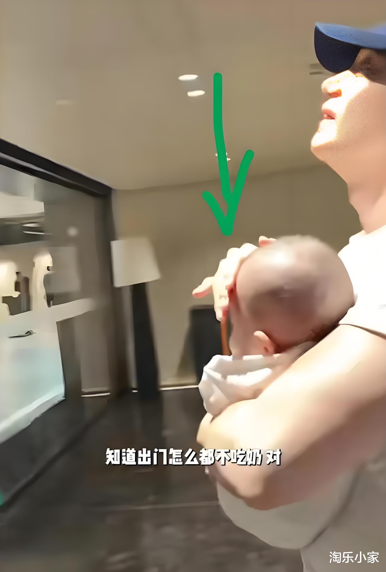 张檬带四个月大儿子坐飞机:全程零哭闹,小五带娃的几个细节亮了