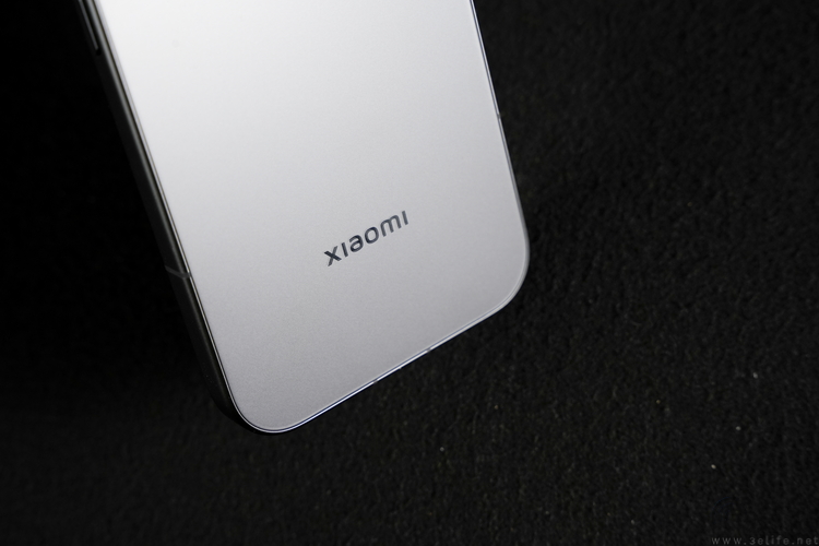 小米17首发评测:外观极致精致,配置均衡无短板