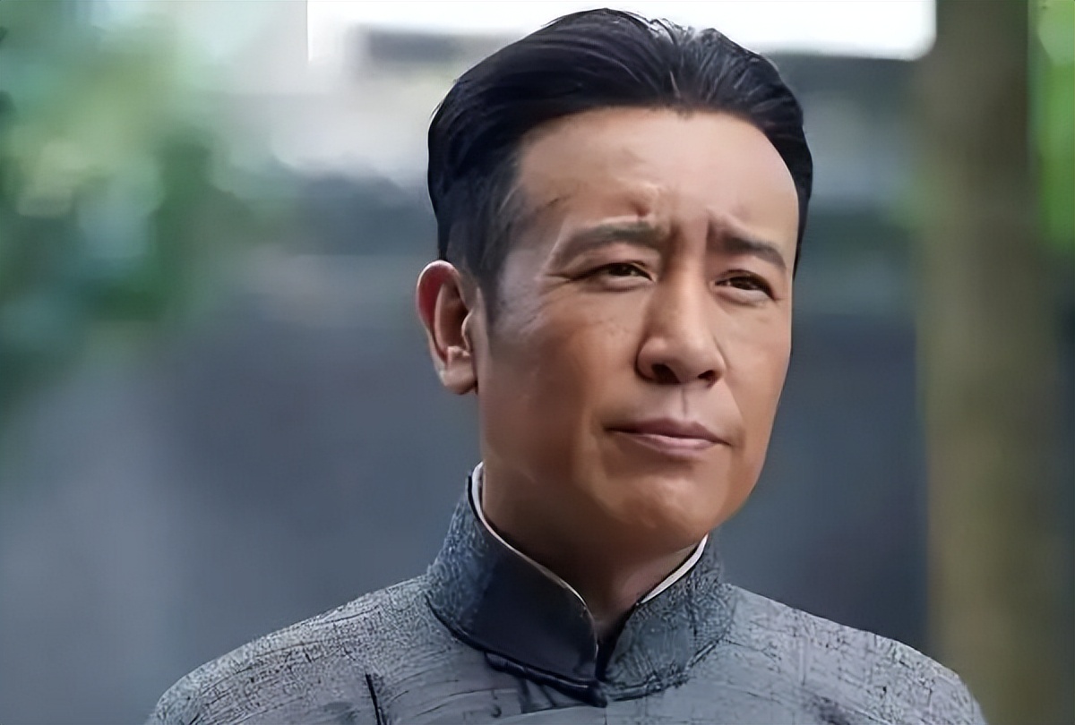 于和伟被人民日报点名,专访暴露“真实处境”,娱乐圈地位又变了