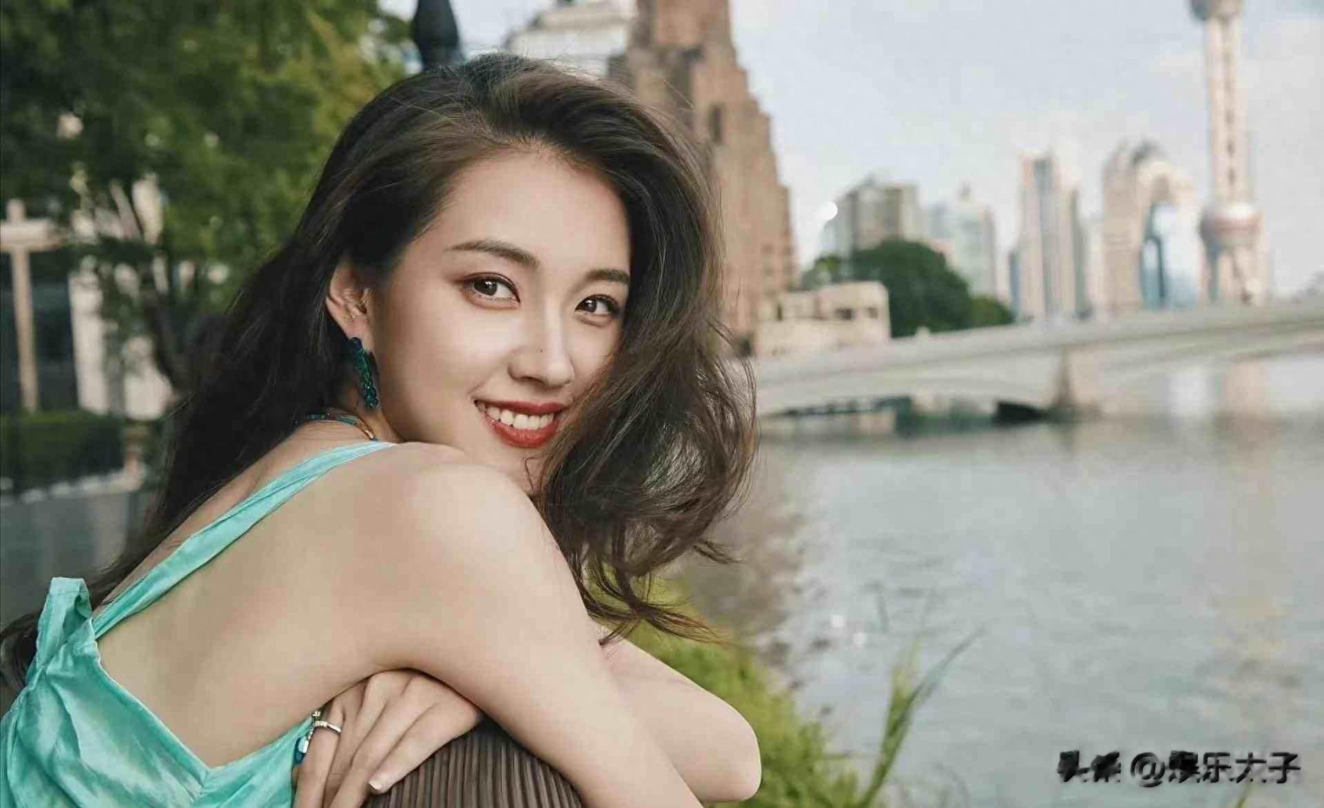 谁想到？刘诗诗身边小丫鬟，如今成另一领域巨星