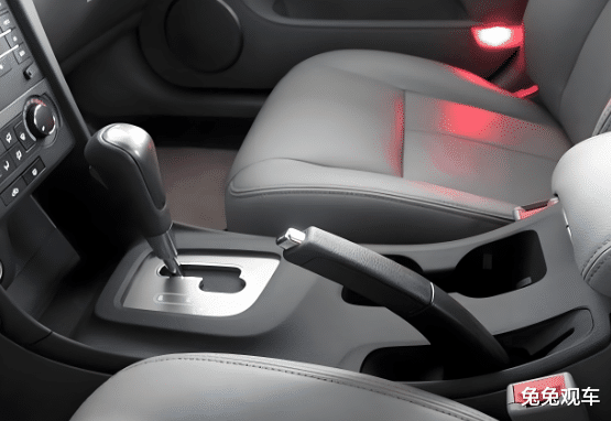 从标配到绝迹!这些汽车功能正在消失,你的车还留着几个?