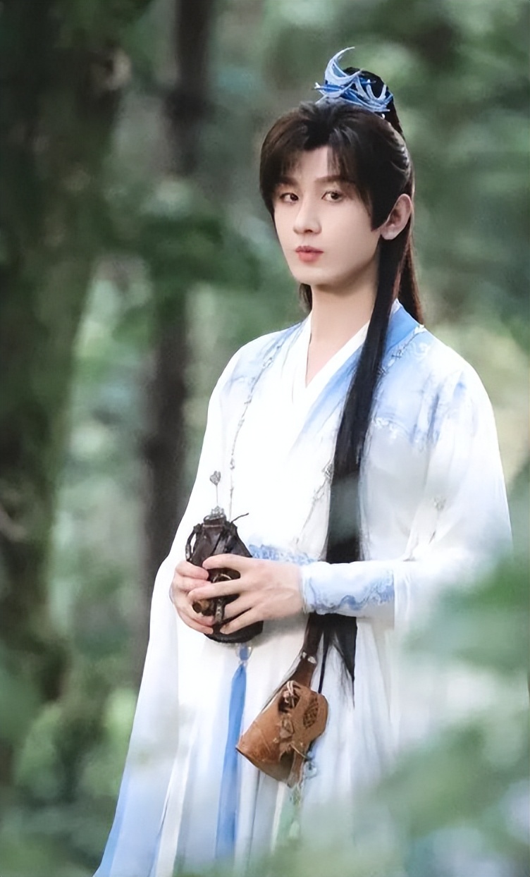 官方发布2025男星热度排名：周深第9，王一博难进前3，第一没争议