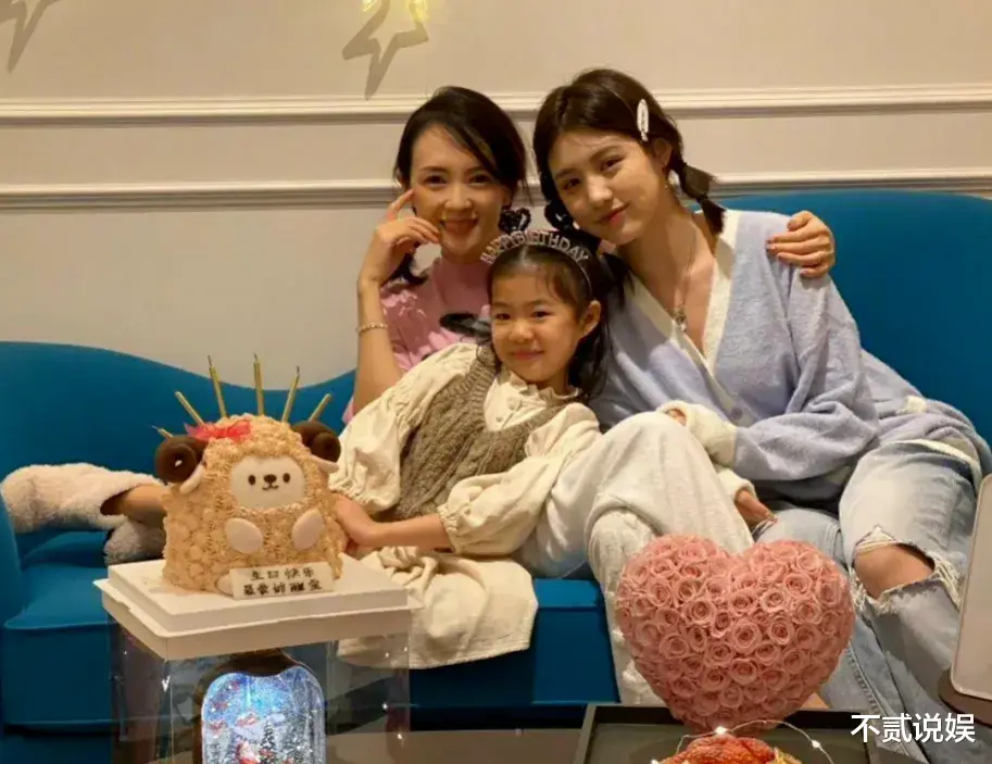 汪峰豪宅内为小儿子办生日宴，国际章一改往日霸气，笑容温柔母性美十足！