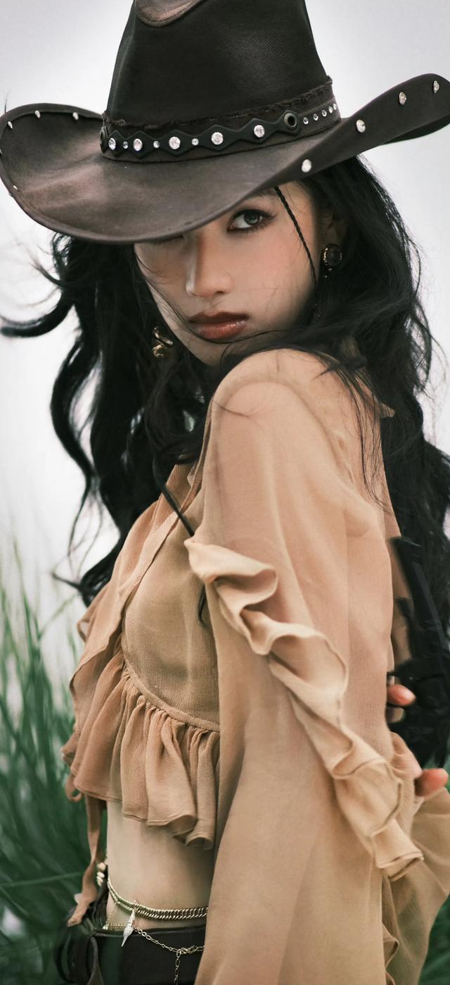 张婧仪西部牛仔造型美的嘞，张婧仪高清壁纸