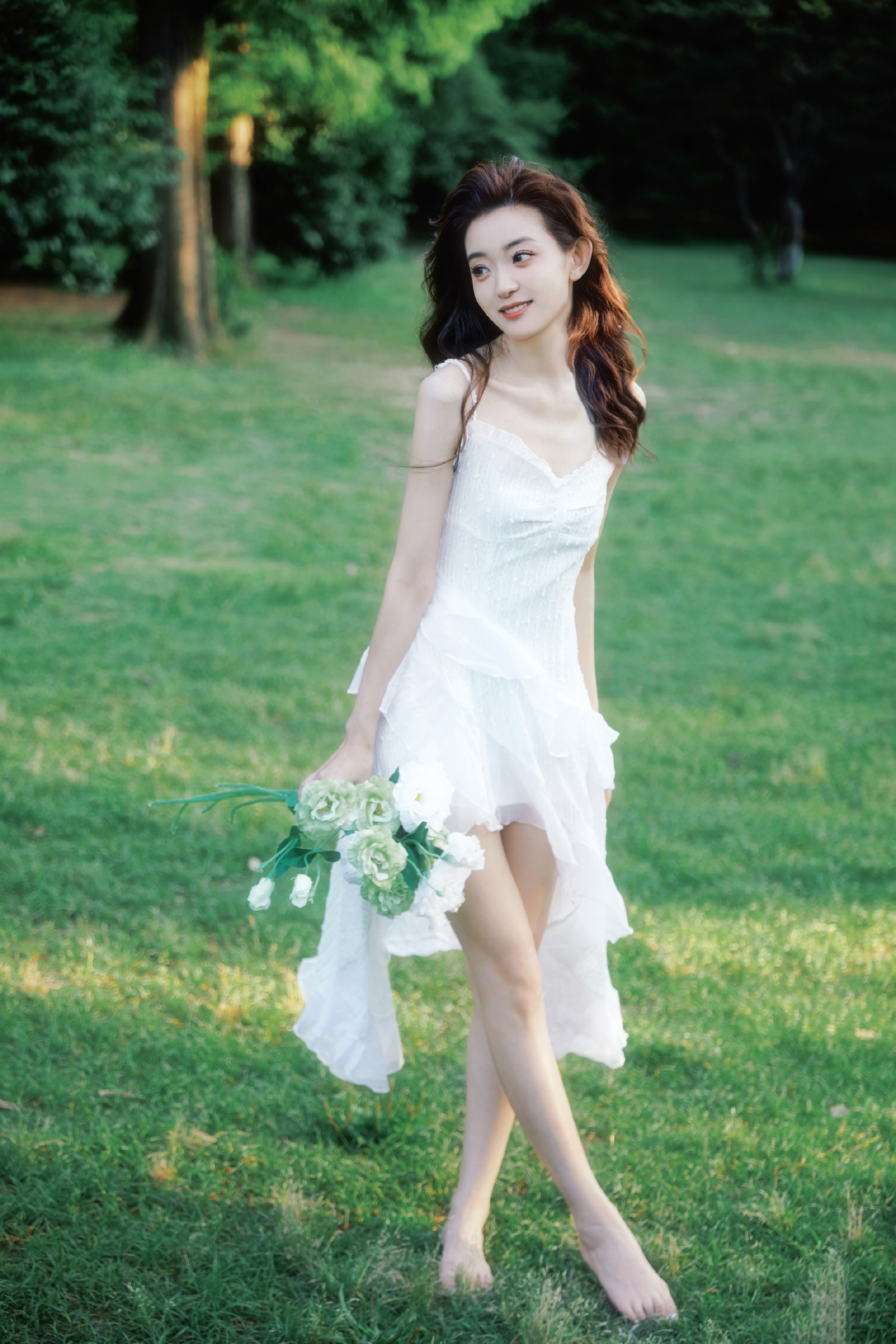 女明星罗予彤的大长腿美脚