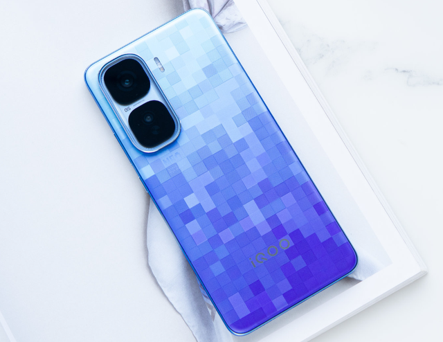 新机盘点:2k屏中端机,7500mAh中端机,都有金属中框