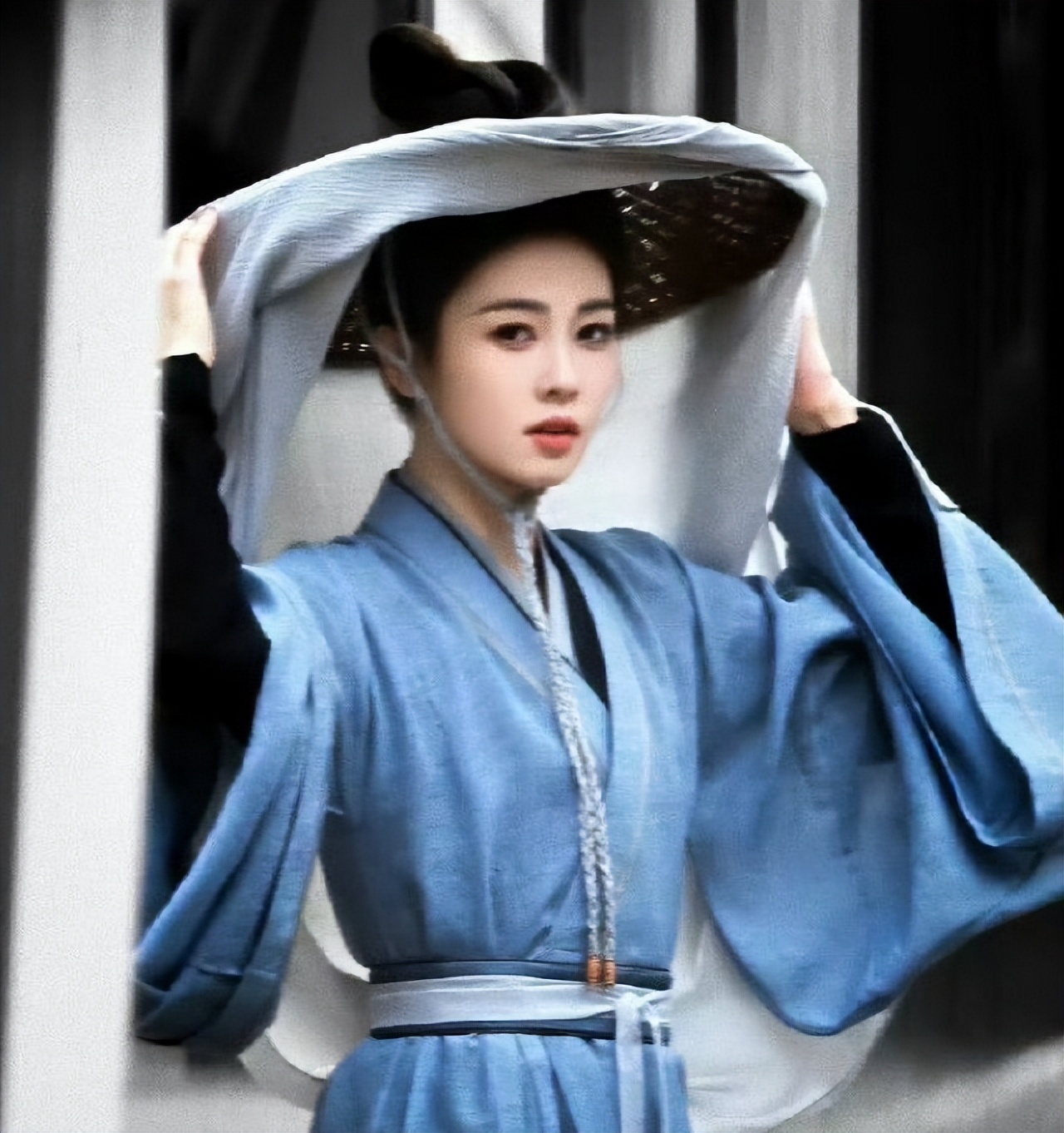 宋祖儿绿衣帷帽笑容明媚!李一桐唯美白鹿侠气,周也像武侠女主!