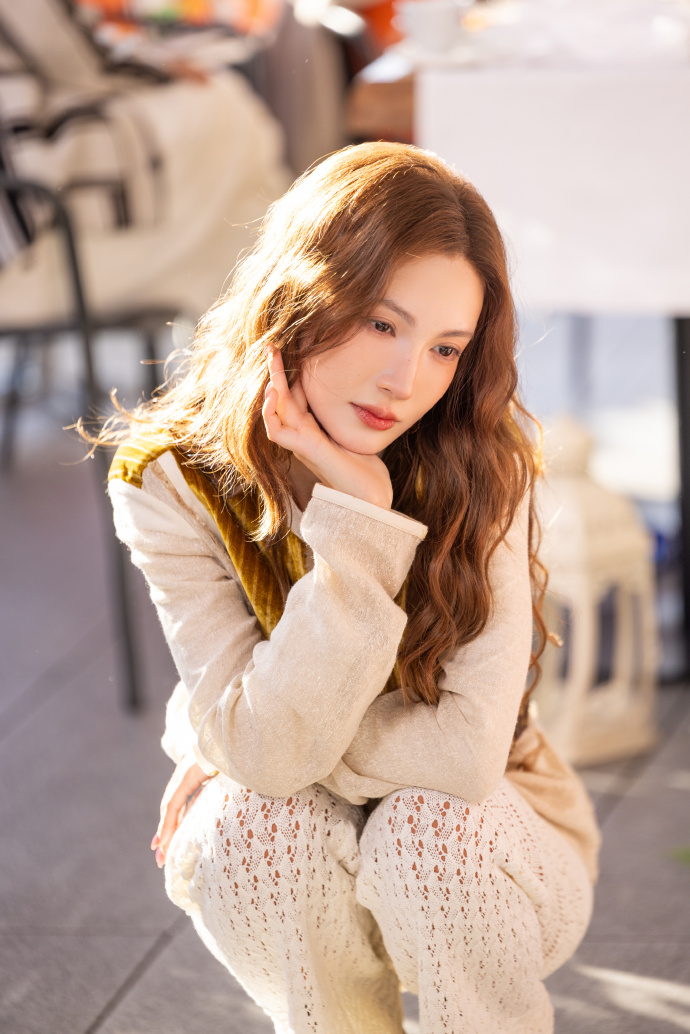 大胆尝试,金晨的时尚哲学:每一次选择都是新的冒险!