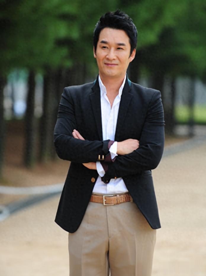 韩国男星自曝为前任女友买车,最终却没娶成,偶遇小17岁现任妻子