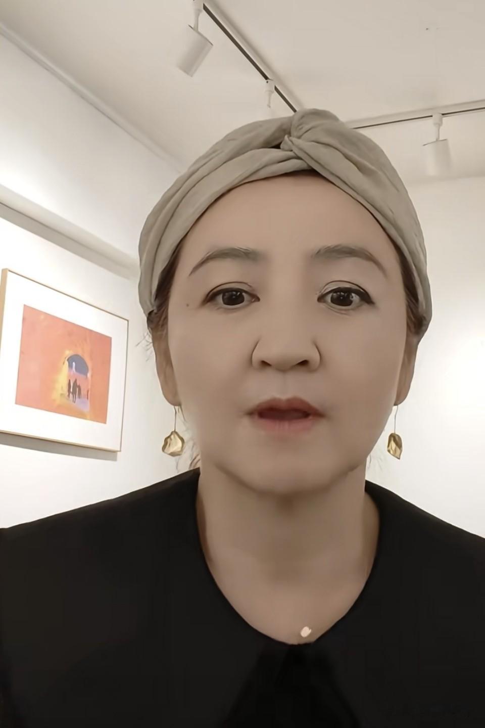 53岁上海籍女演员和女儿一同化妆，19岁时曾出演《上海一家人》